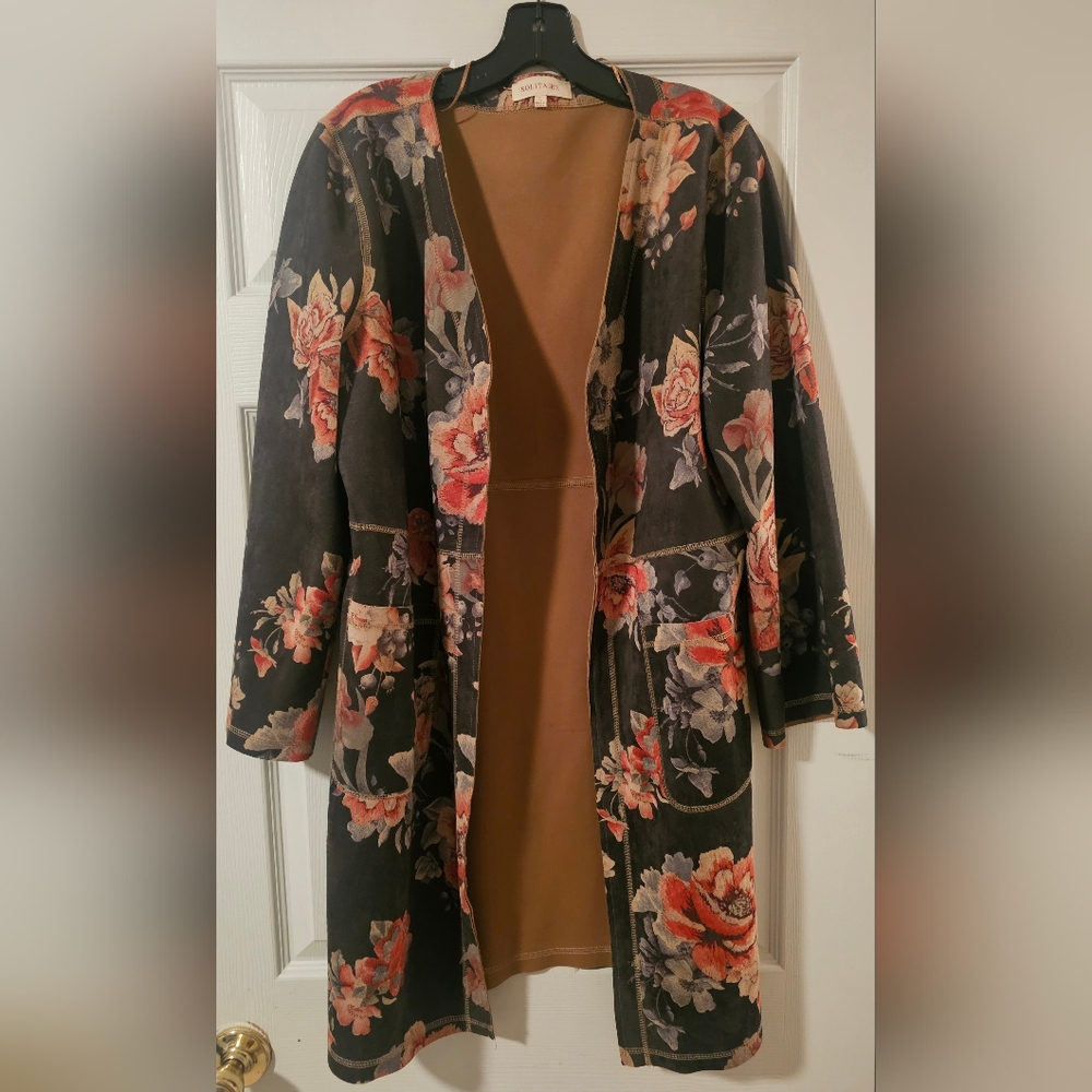 Solitaire Floral Cape - Black and Pink